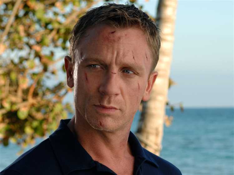 How old was daniel craig in casino royale